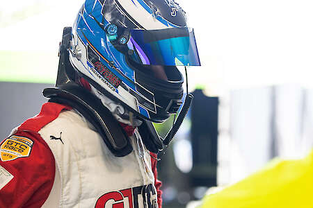 GTC Race Förderpilot Julian Hanses sichert sich die Pole für GT Sprint 1